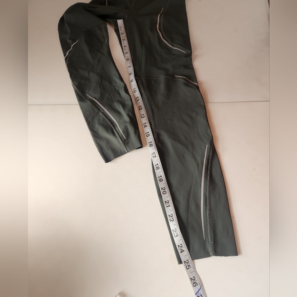 Lululemon Base Pace High-Rise Rise Green Leggings Ankle Length Size 2 - Picture 8 of 8